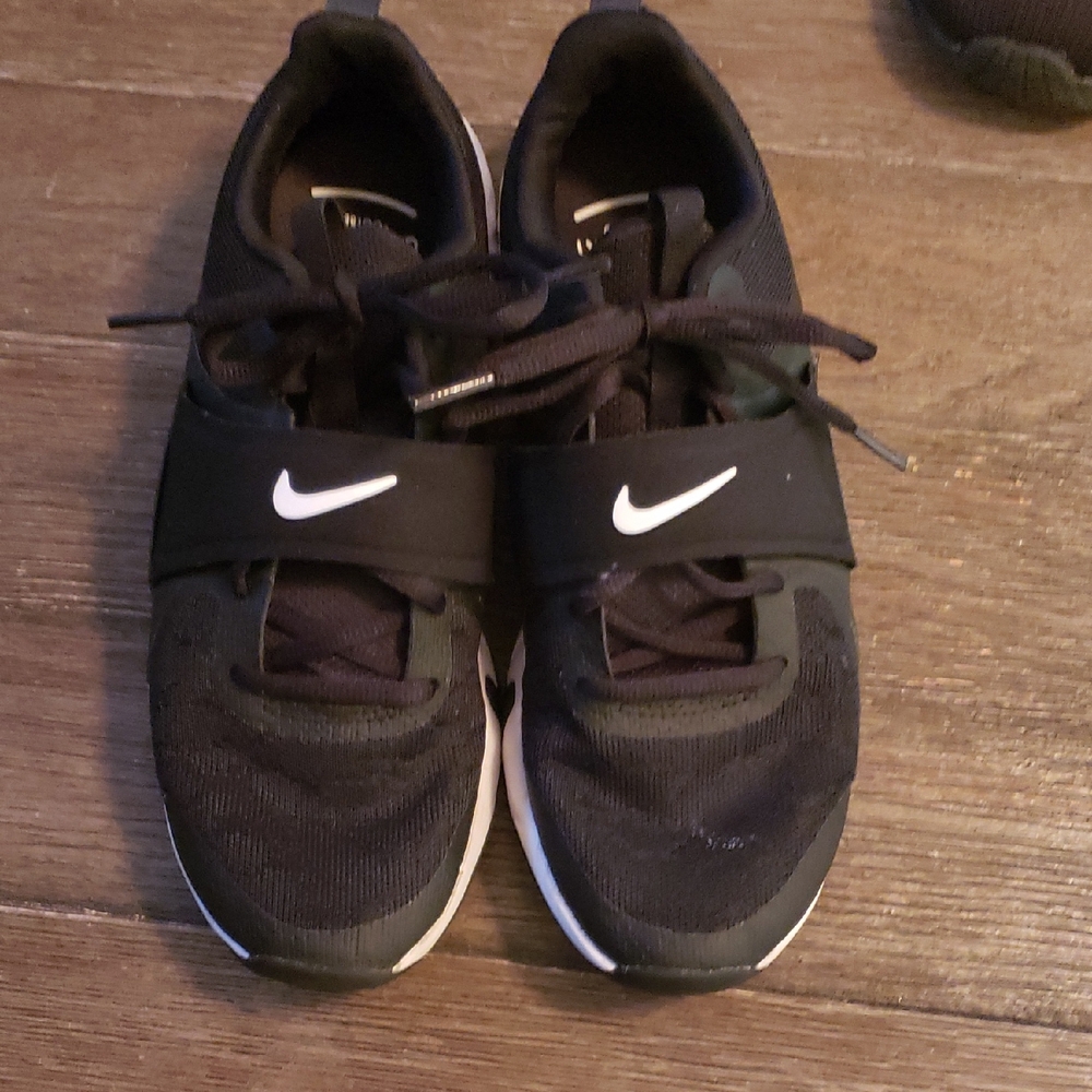 Nike Womens Black Athletic Shoes Size 8